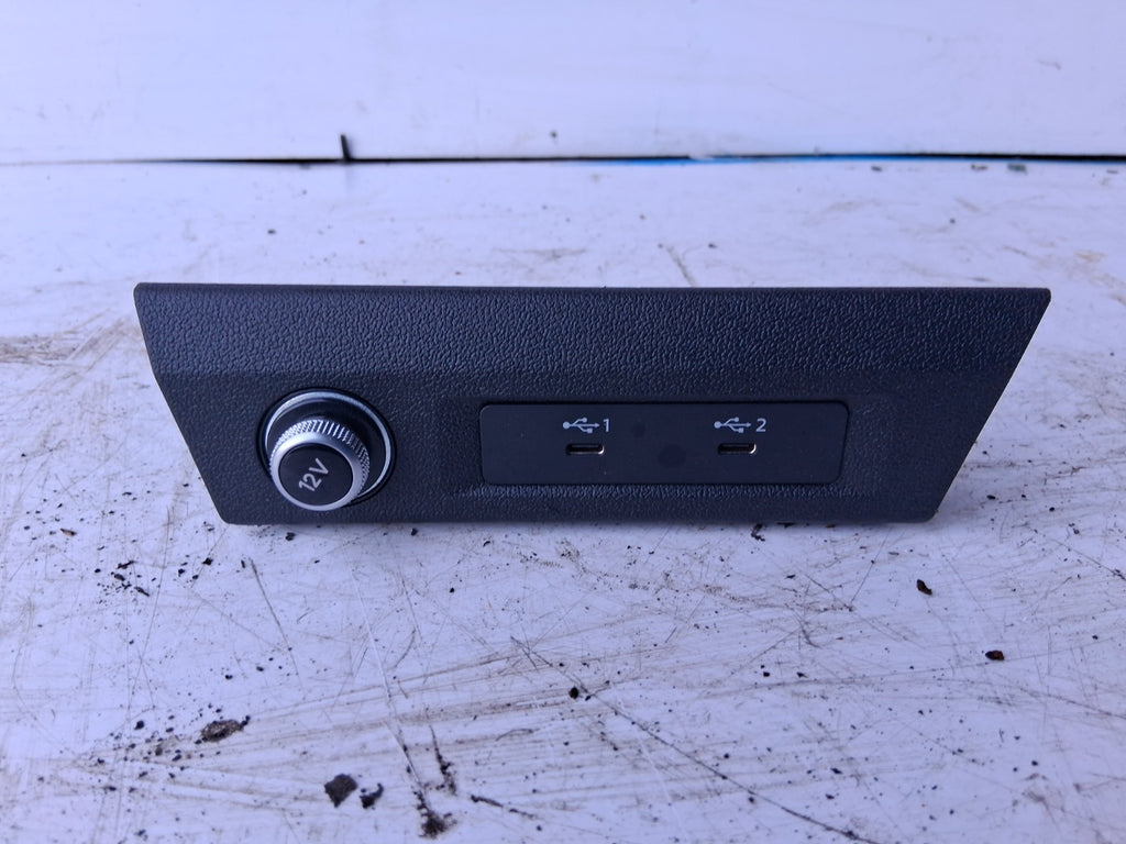 2024 AUDI A1 S LINE MK2 GB 12V POWER SOCKET USB PORT PANEL TRIM 82C863617