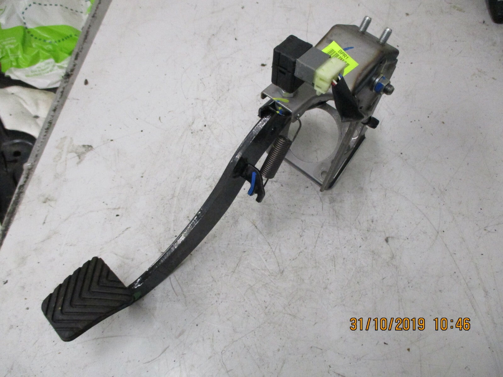 HYUNDAI i20 PB MK1 2013 FOOT BRAKE PEDAL ASSEMBLY WITH SENSOR 328001J920