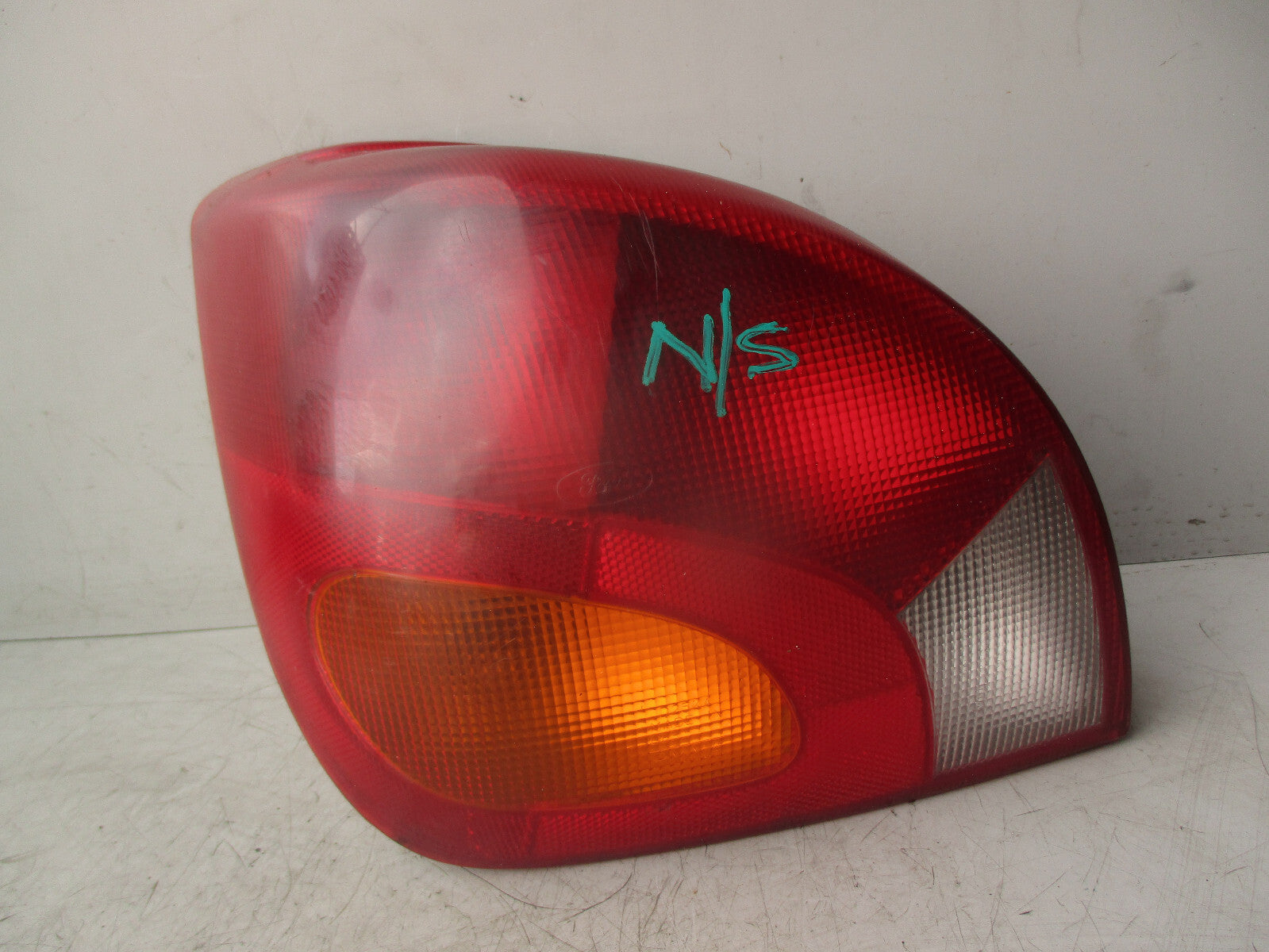 2001 FORD FIESTA NSR PASSENGER SIDE LEFT REAR TAIL LIGHT TAIL LAMP 96FG13N004