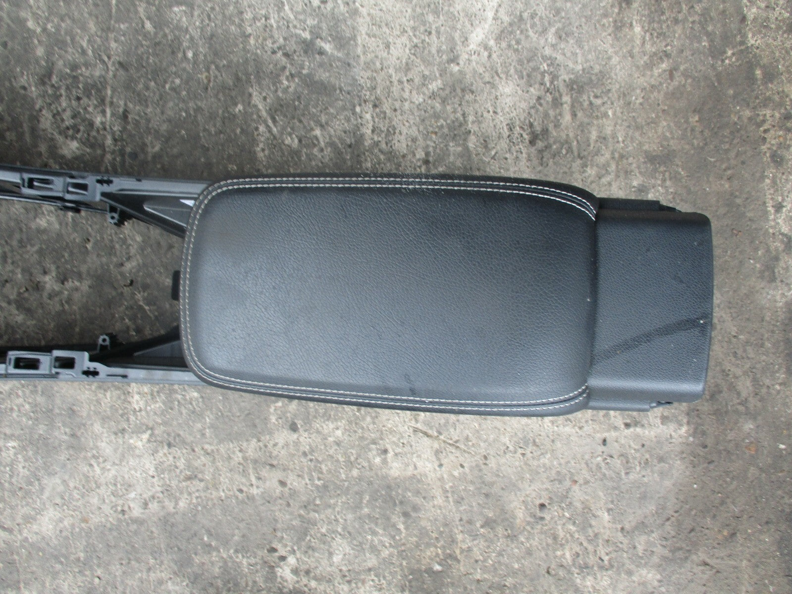 MERCEDES A CLASS W176 PLASTIC CENTRE CONSOLE TRIM & LEATHER HANDREST A1766800900