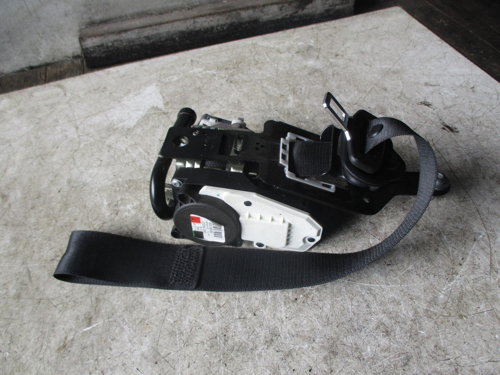 MERCEDES BENZ C CLASS W204 2014 NS PASSENGER SIDE FRONT SEAT BELT 620380300