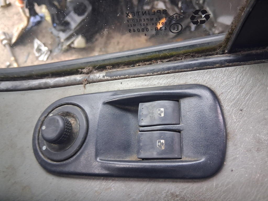 2014 VAUXHALL VIVARO MK1 OSF DRIVER SIDE FRONT RIGHT WINDOW CONTROL SWITCH