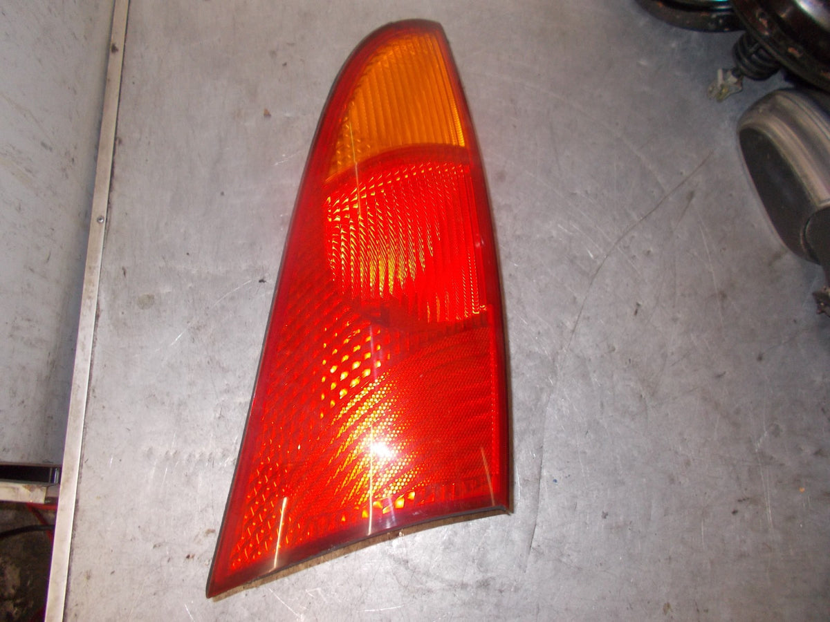 FORD FOCUS 2003 MK1 NSR PASSENGER SIDE REAR LIGHT TAIL LIGHT CW170R