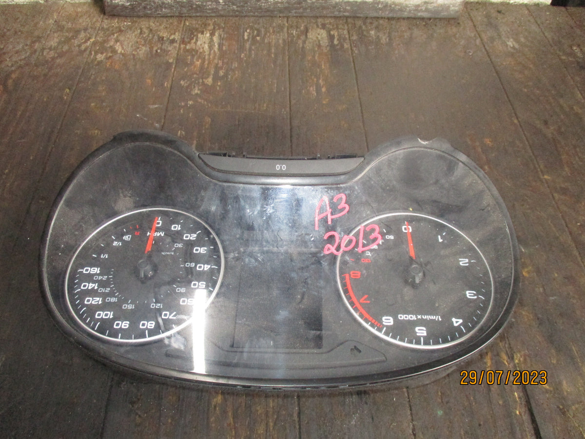 AUDI A3 2013 INSTRUMENT CLUSTER\SPEEDOMETER 8V0920960