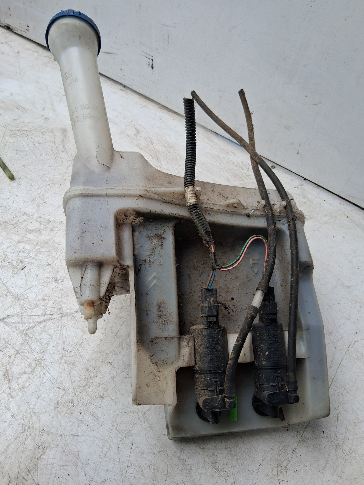2008 CITROEN C1 MK1 FRONT WINDSCREEN WASHER WATER BOTTLE TANK