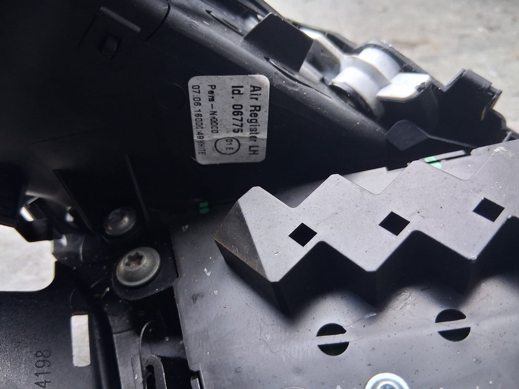 2017 FORD FIESTA SWITCH CONTROL PANEL TRIM WITH AIR VENTS 1700688501