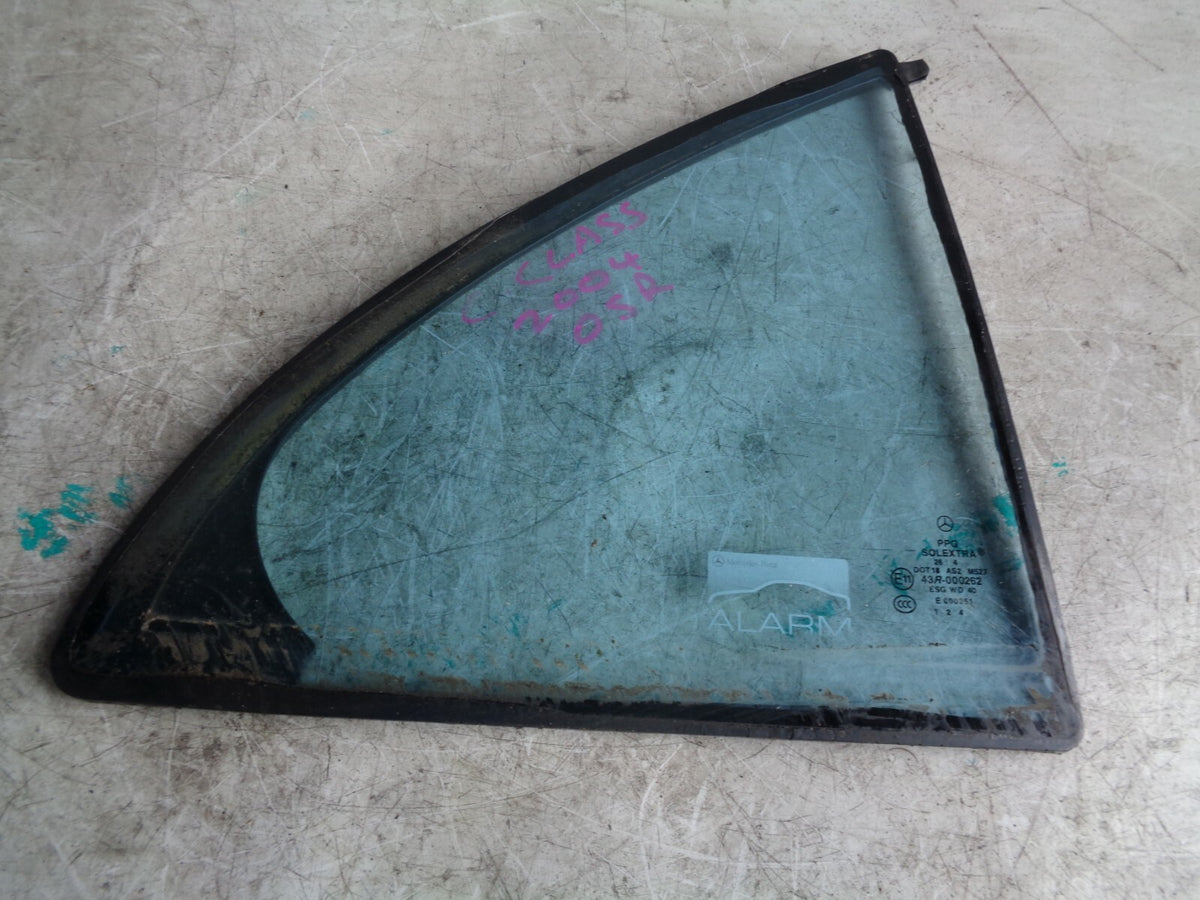 MERCEDES BENZ C-CLASS OS DRIVER SIDE REAR QUARTER GLASS E11-43R000262