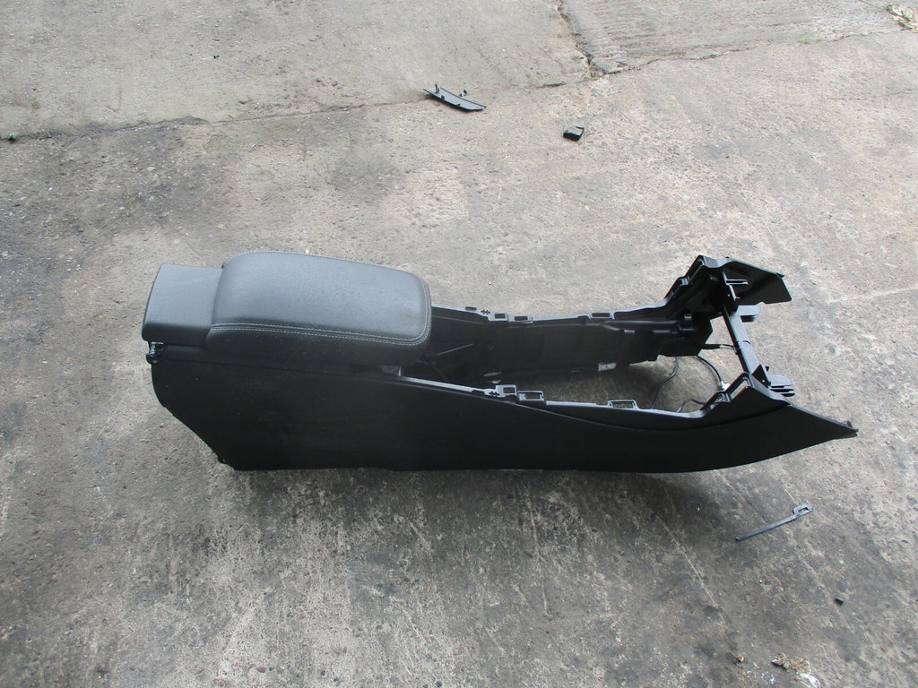 MERCEDES A CLASS W176 PLASTIC CENTRE CONSOLE TRIM & LEATHER HANDREST A1766800900
