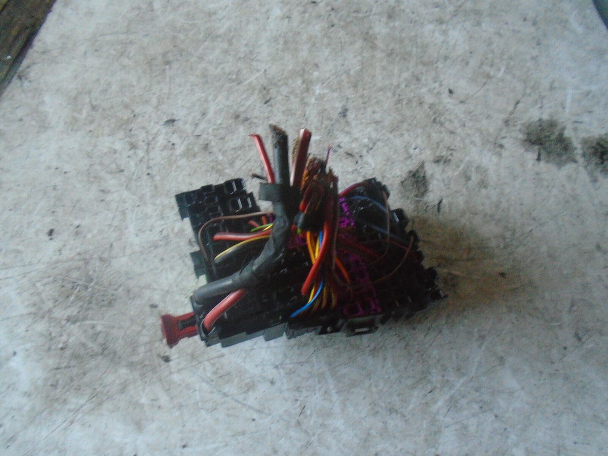 VOLKSWAGEN POLO 2019 MK6 AW FUSE BOX RELAY 2Q0937615