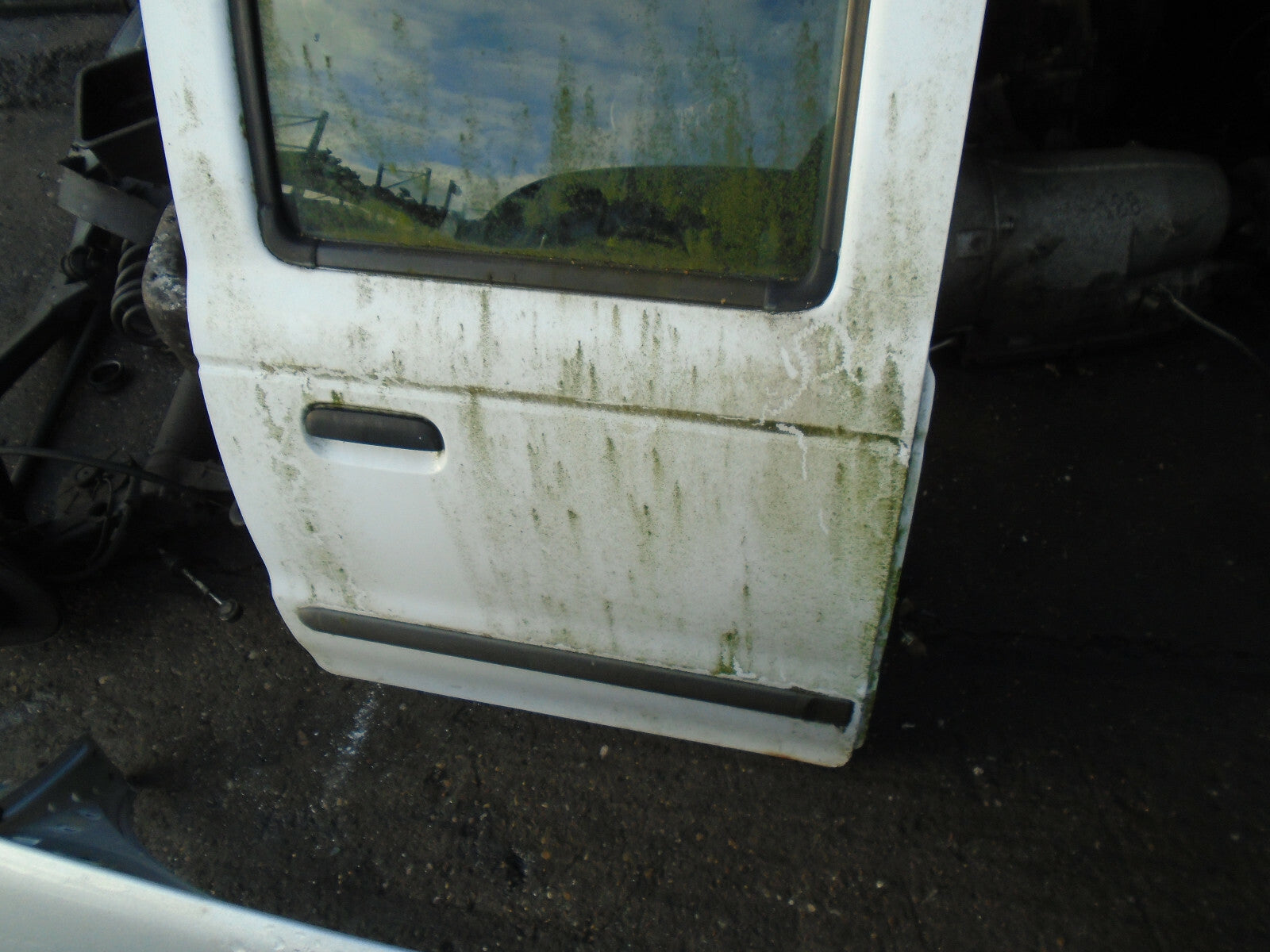 FORD RANGER 2002 OSR DRIVER SIDE REAR COMPLETE DOOR WHITE