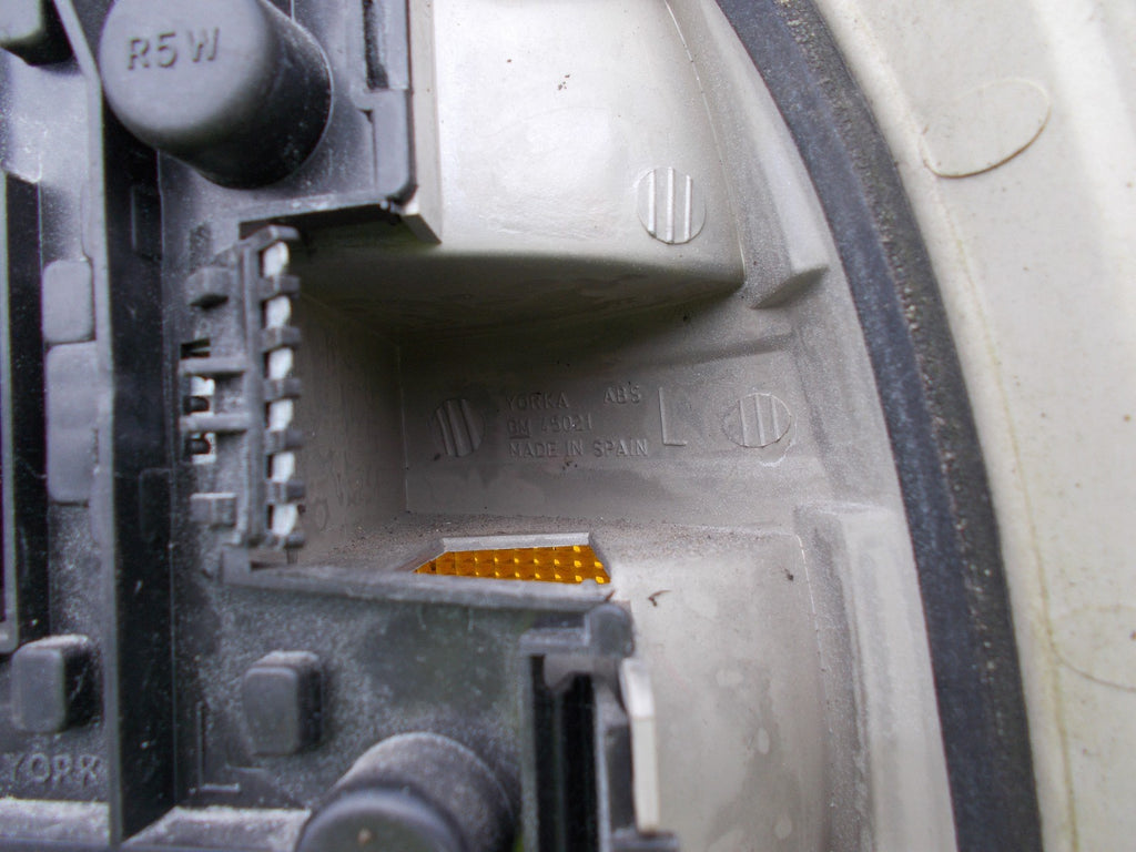 2000 VAUXHALL CORSA B OSR DRIVERS SIDE REAR LIGHT TAILLIGHT