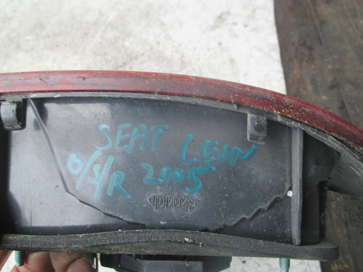 SEAT LEON 2005 OSR DRIVER SIDE REAR TAIL LIGHT TAIL LAMP