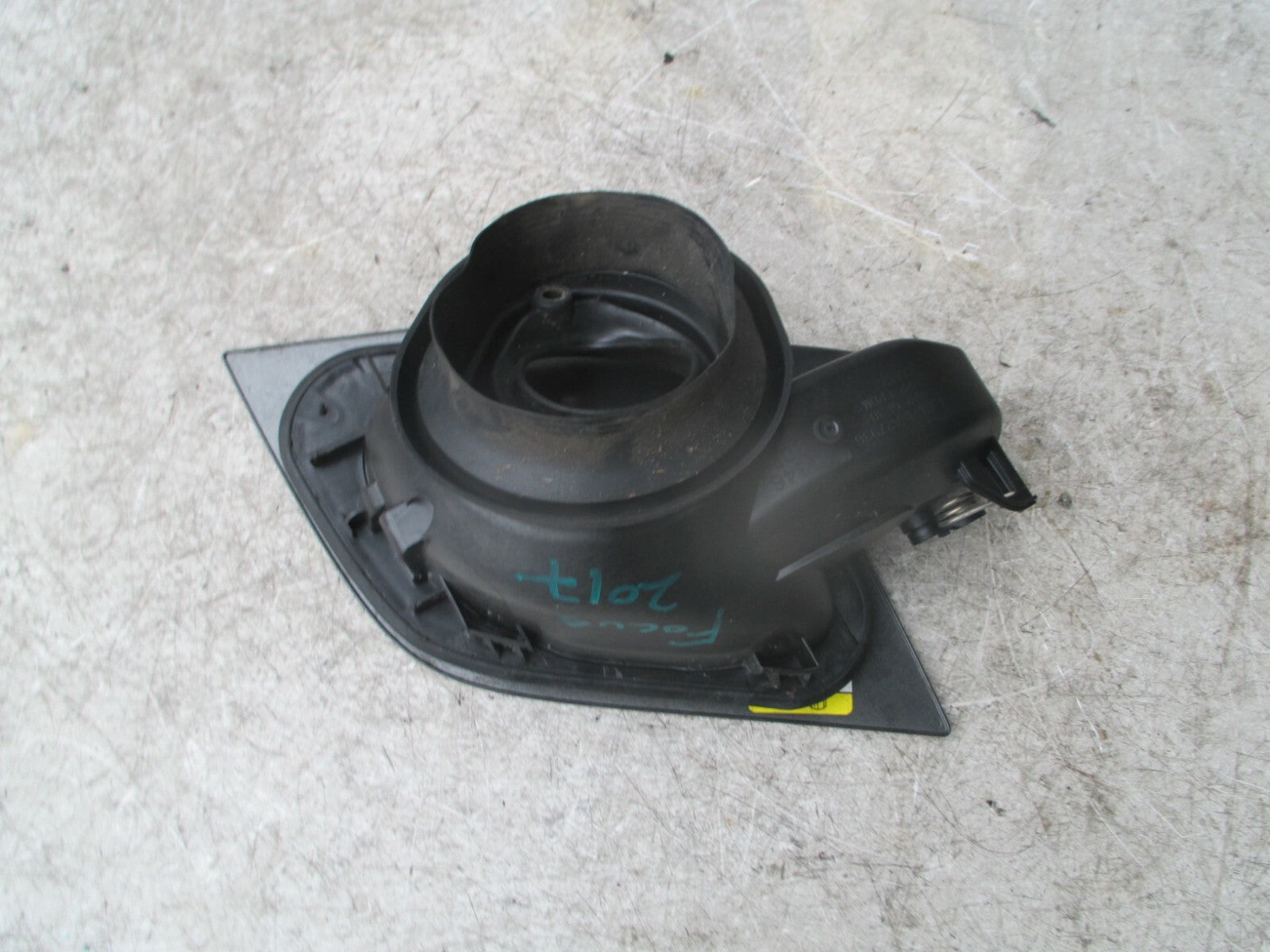 FORD FOCUS 2017 MK3 FUEL FILLER FLAP CAP IN BLACK BM51A27936