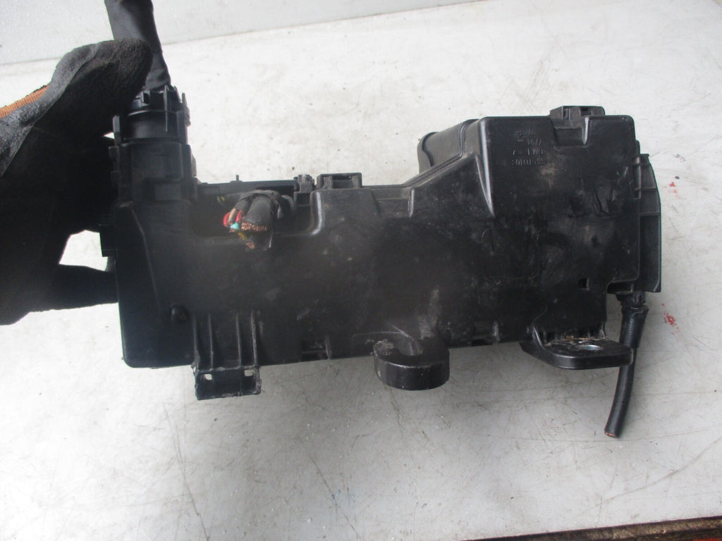PEUGEOT 108 2016 1.0 PETROL FUSE & RELAY BOX 821110HT30