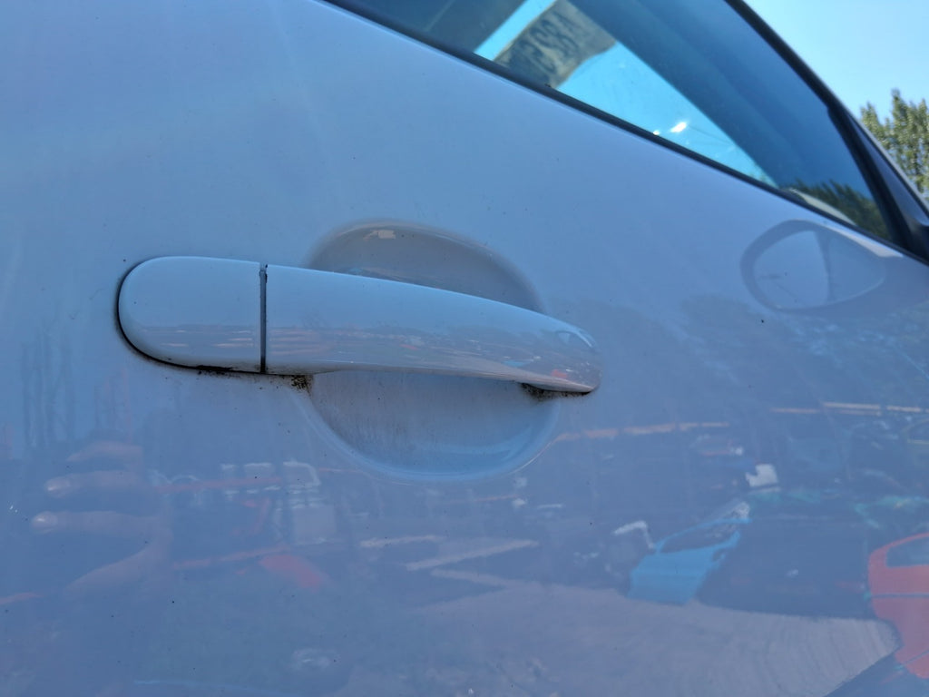 2013 VW VOLKSWAGEN TIGUAN MK1 OSF DRIVER SIDE FRONT DOOR HANDLE WHITE LC9A