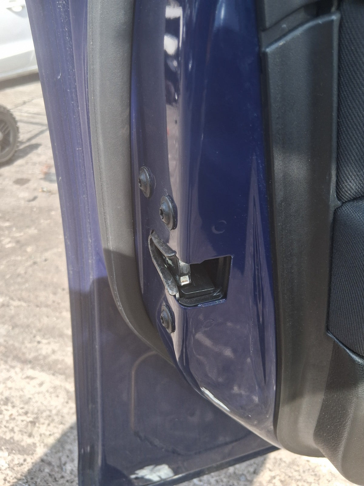 2013 VAUXHALL ASTRA J ESTATE NSF PASSENGER SIDE FRONT LEFT DOOR LOCK MECHANISM