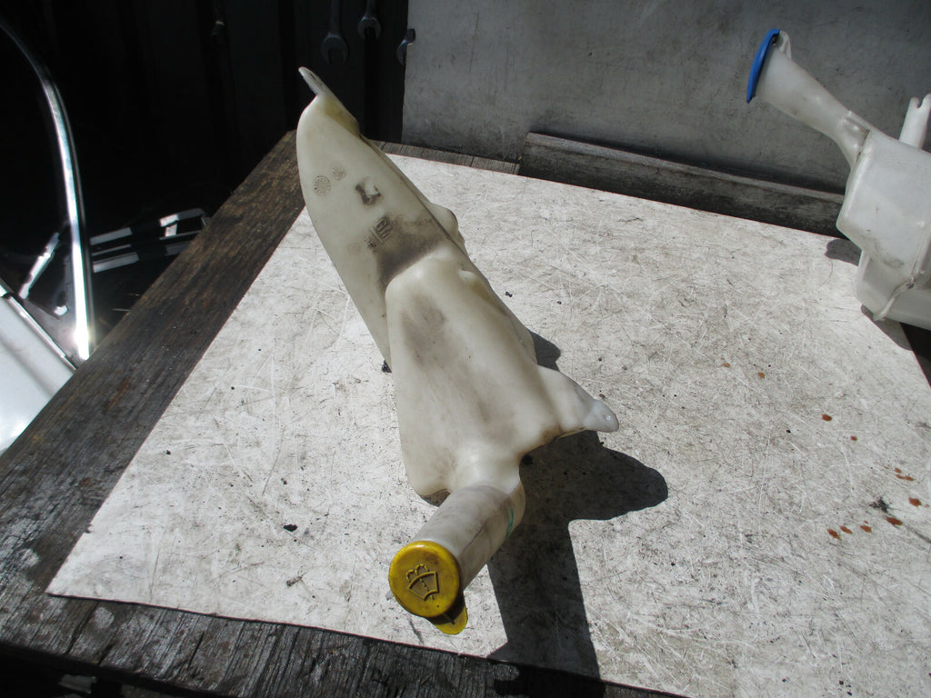 ZAFIRA A 2003 WINDSCREEN WASHER BOTTLE TANK BOTTLE WITH WATER PUMP MOTOR