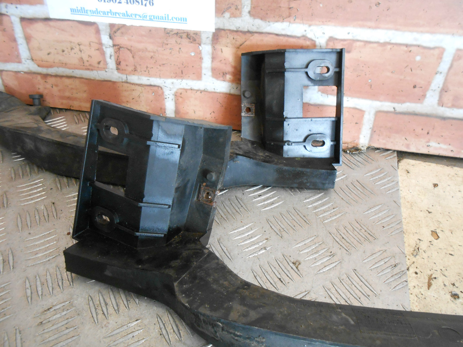 FORD PUMA EC COUPE 2001 NS OS DRIVER PASSENGER HEADLIGHT TRIM BRACKET SUPPORT