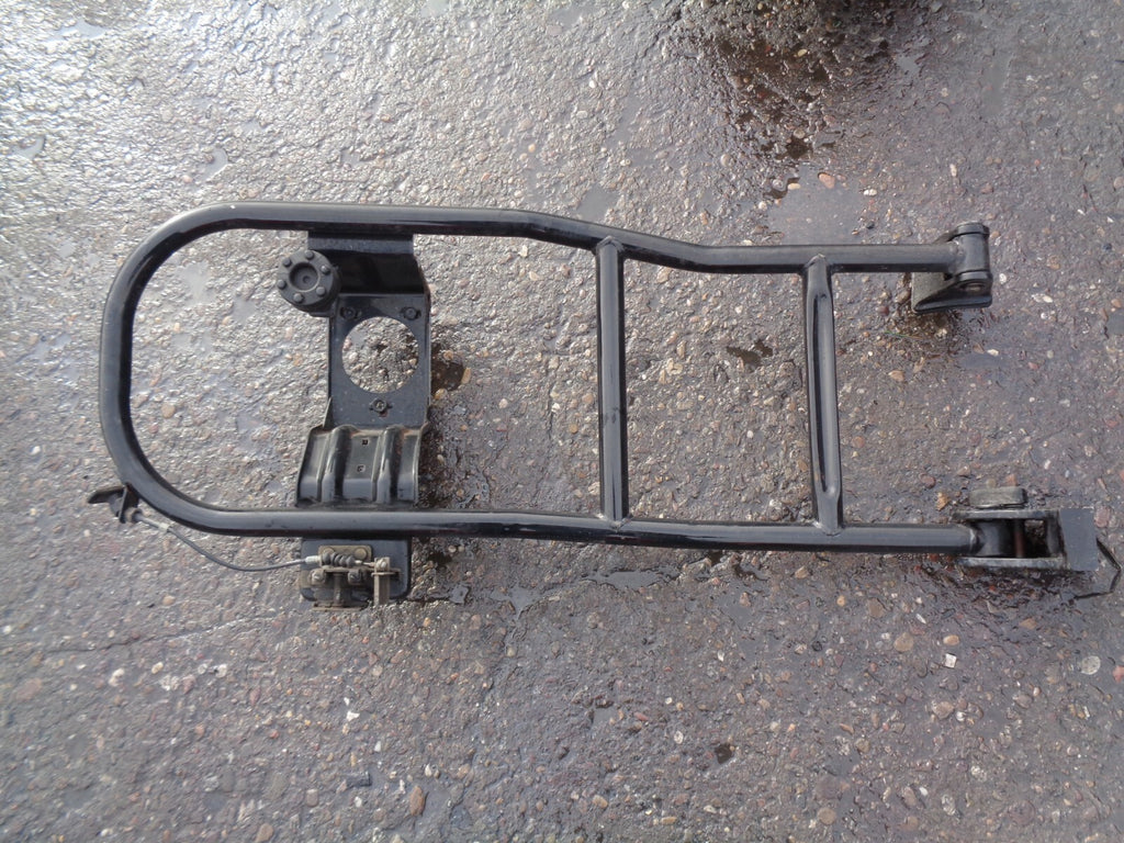 KIA SPORTAGE MK1 2001 RERA BOOT TAILGATE SPARE WHEEL HOLDER