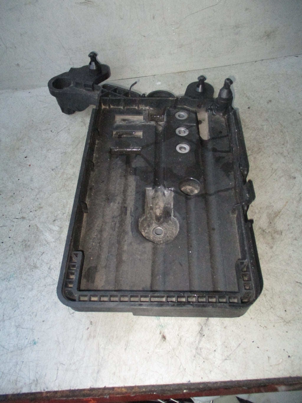 2013 VW VOLKSWAGEN GOLF MK7 BATTERY TRAY PLASTIC
