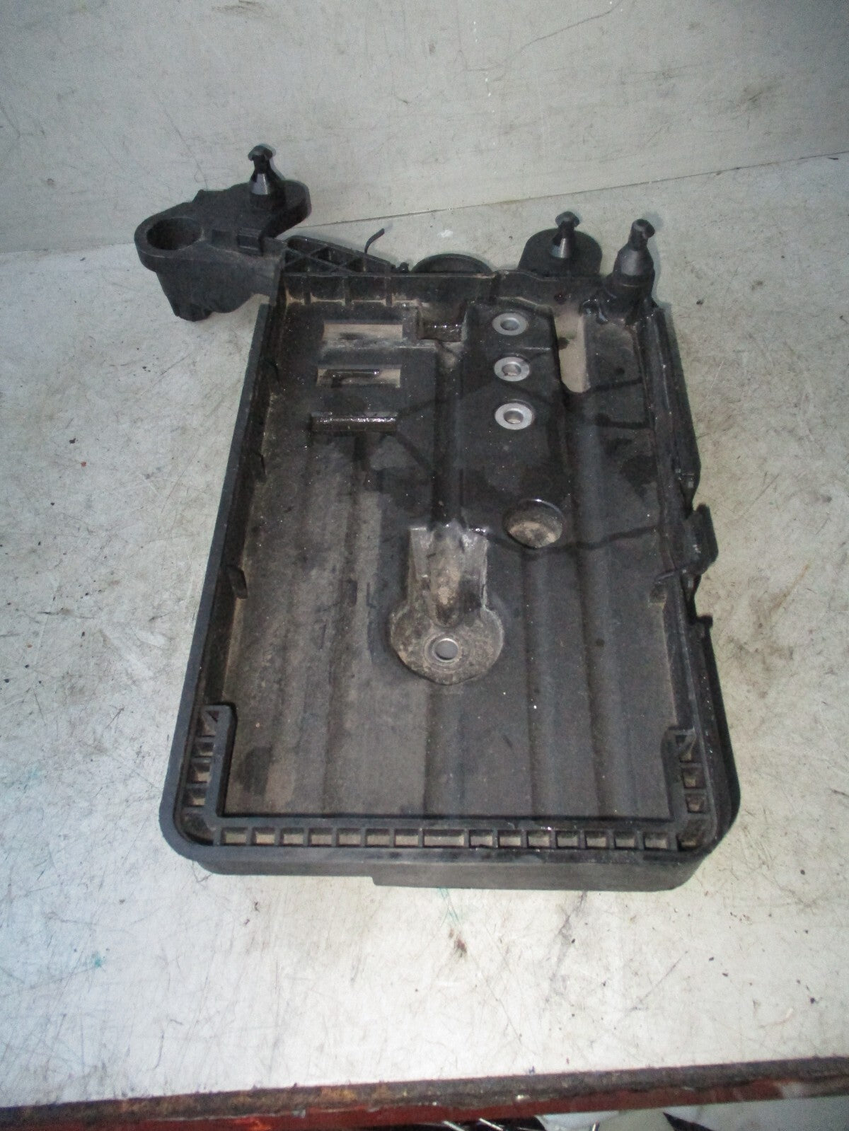 2013 VW VOLKSWAGEN GOLF MK7 BATTERY TRAY PLASTIC