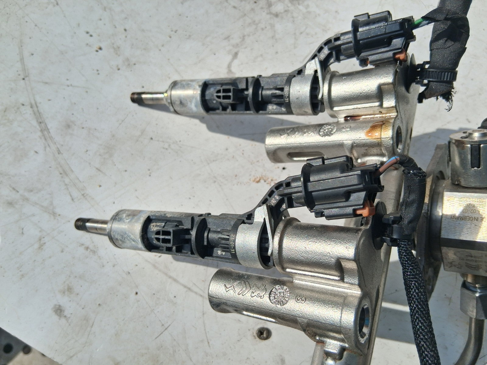 2021 CITROEN C4 MK3 1.2 PETROL INJECTOR FUEL RAIL 9830305880