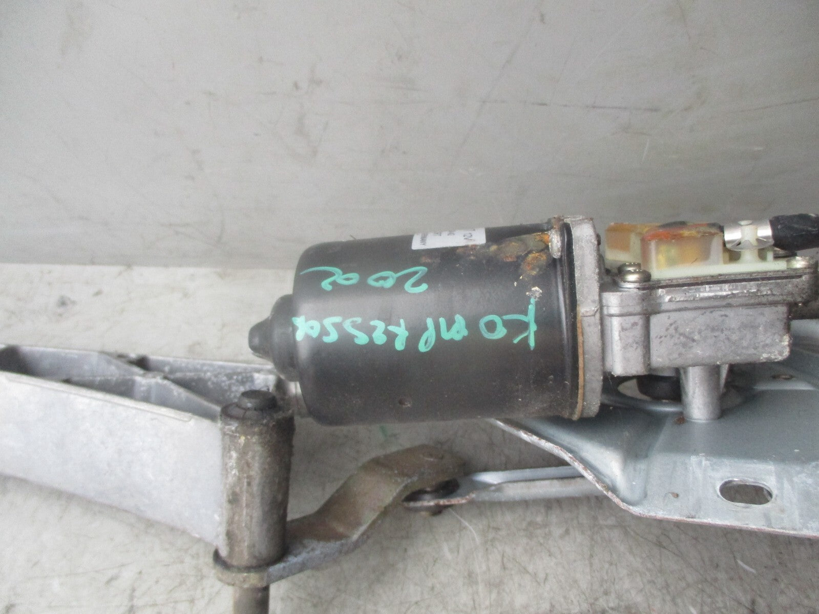 2002 MERCEDES C CLASS COUPE CL203 FRONT WIPER MOTOR AND LINKAGE A2038200442