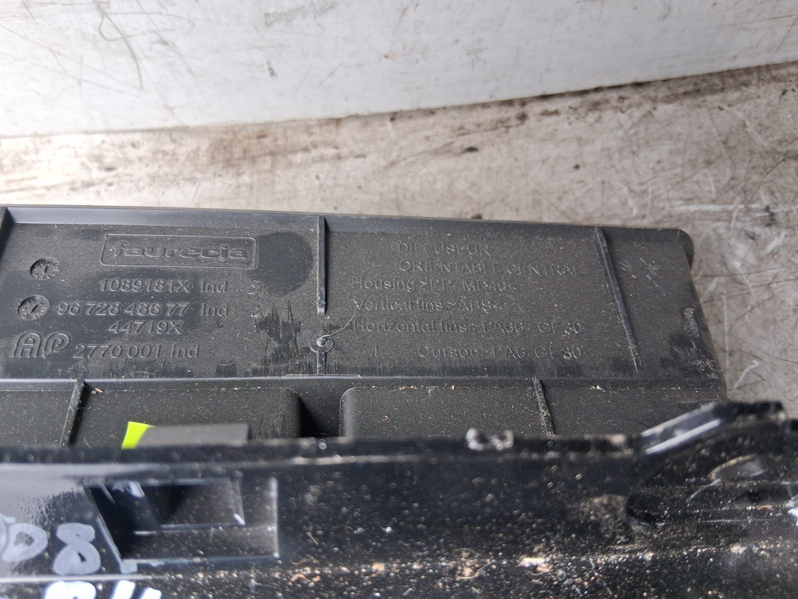 2012 PEUGEOT 208 FRONT DASHBOARD CENTRE AIR VENT 9875839677