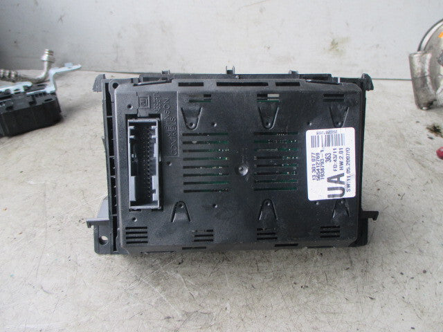 2010 VAUXHALL ZAFIRA B DASHBOARD DISPLAY SCREEN 13301077