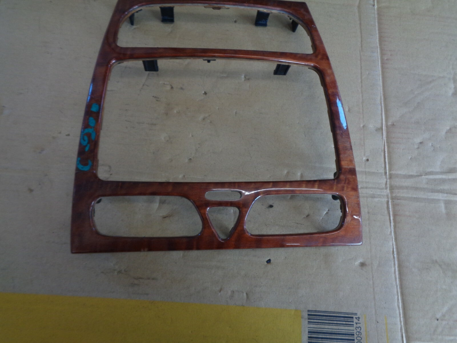 MERCEDES C CLASS W203 2001 DASH RADIO SURROUND PLASTIC WOOD TRIM A2036802539