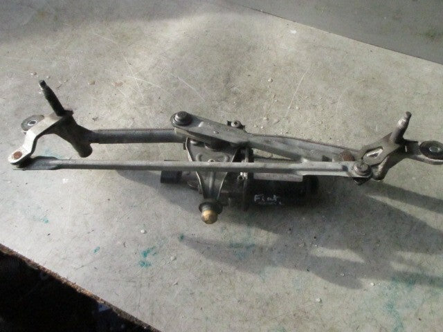 2013 FIAT 500L 1.3 DIESEL WINDSCREEN FRONT MOTOR & LINKAGE 51883628