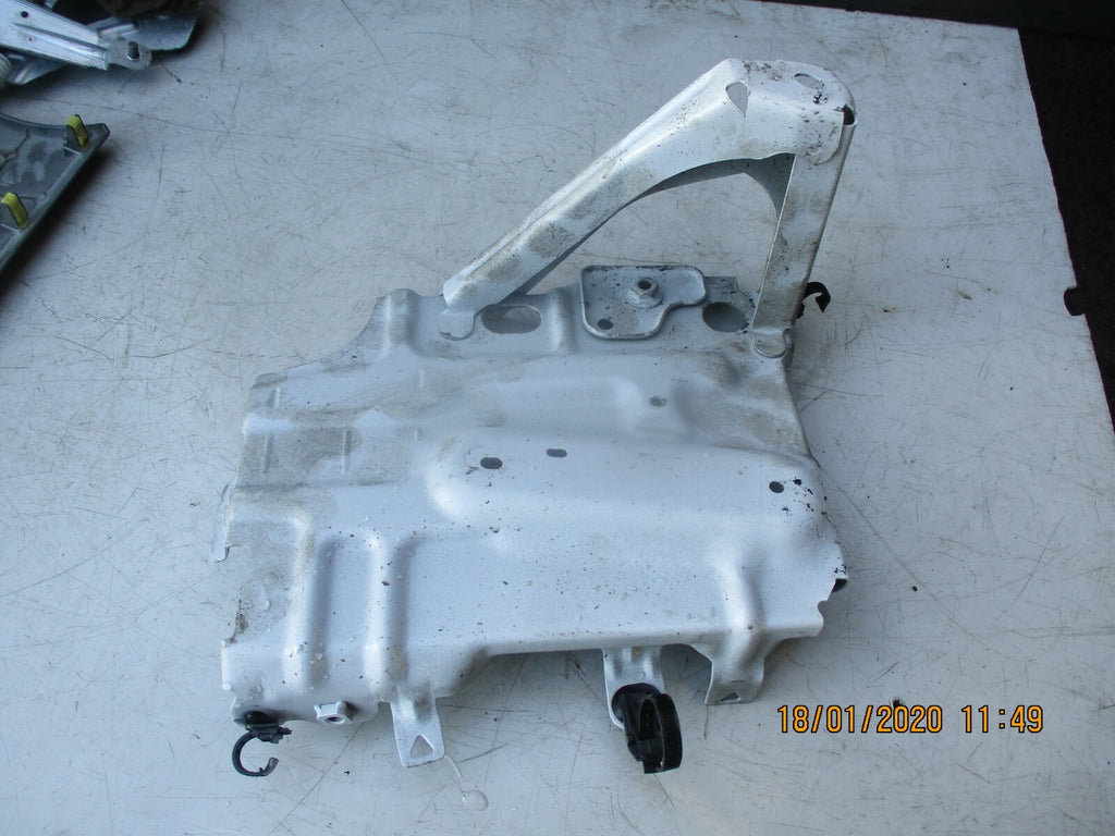 TOYOTA AYGO 2019 ENGINE BAY BATTERY TRAY SUPPORT MOUNT BRACKET 53771