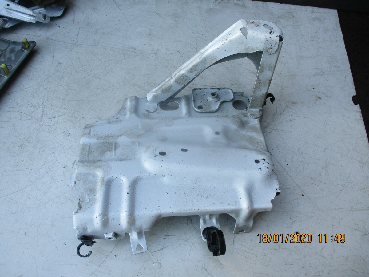 TOYOTA AYGO 2019 ENGINE BAY BATTERY TRAY SUPPORT MOUNT BRACKET 53771