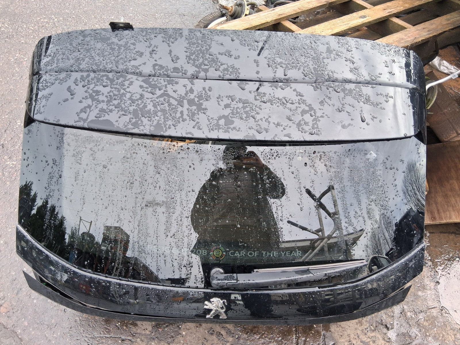 PEUGEOT 208 MK2 2022 REAR TAILGATE BOOTLID GLASS DENTED DAMAGED GOOD GLASS