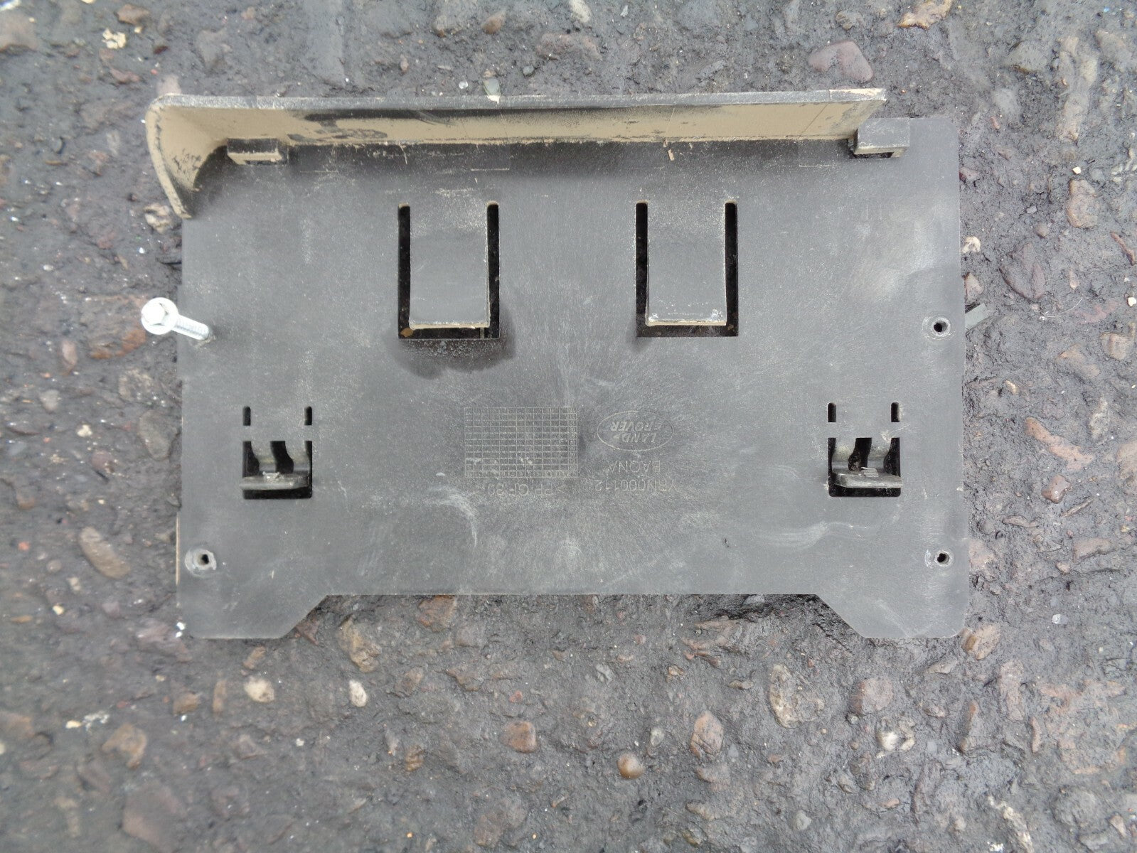 LAND ROVER DISCOVERY 3 2005 DIESEL TRANSFER CASE CONTROL MODULE MOUNTING BRACKET