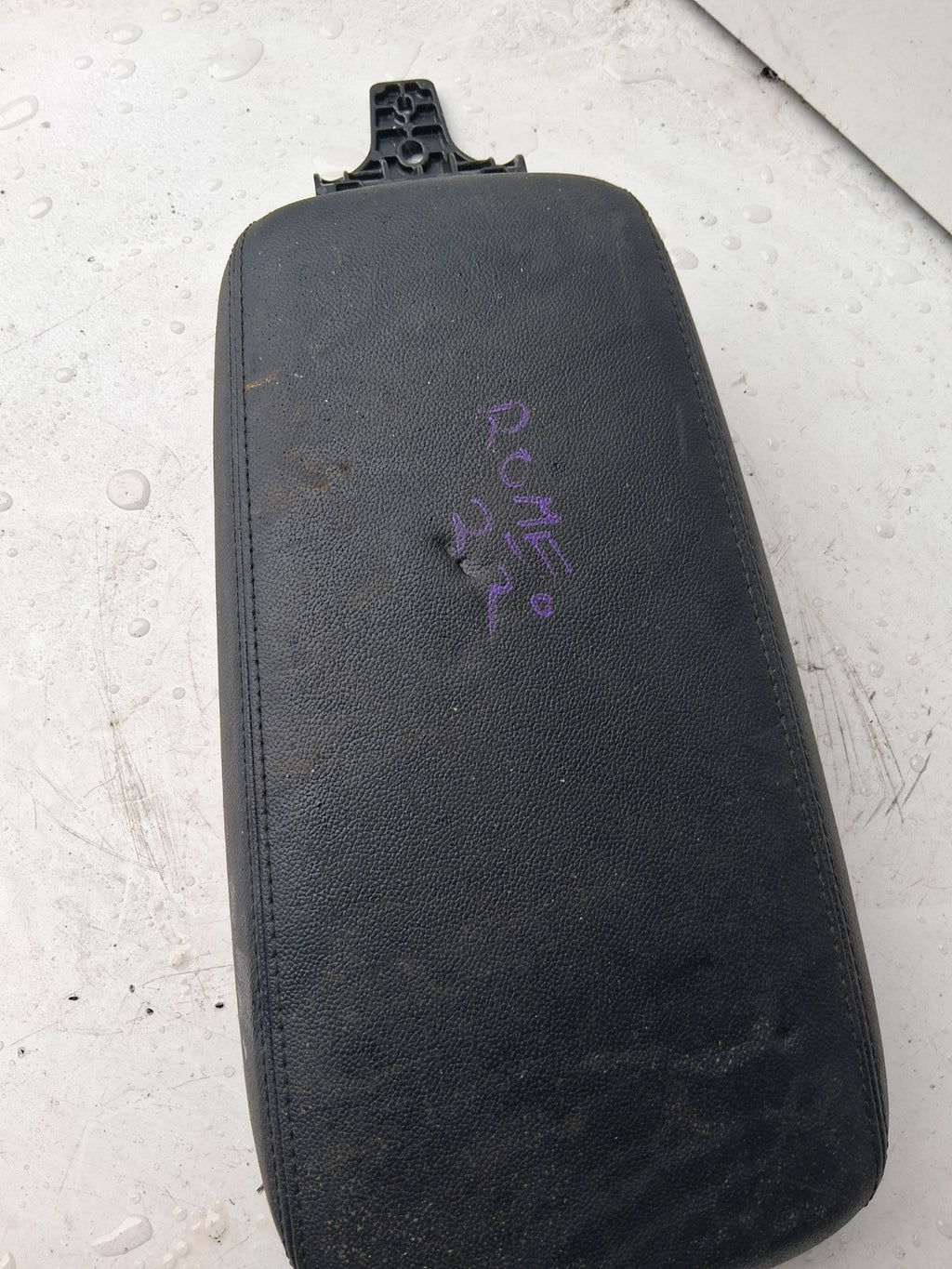 ALFA STEVLIO Q4 2022 CENTRAL TUNNEL INTERIOR ARMREST 01561518950