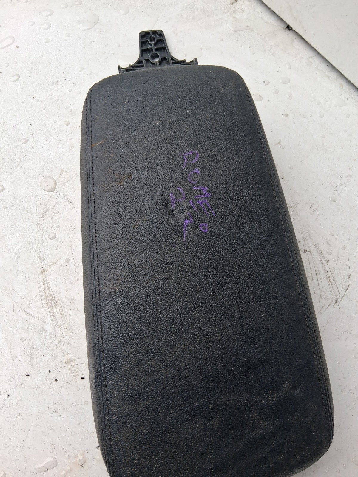 ALFA STEVLIO Q4 2022 CENTRAL TUNNEL INTERIOR ARMREST 01561518950