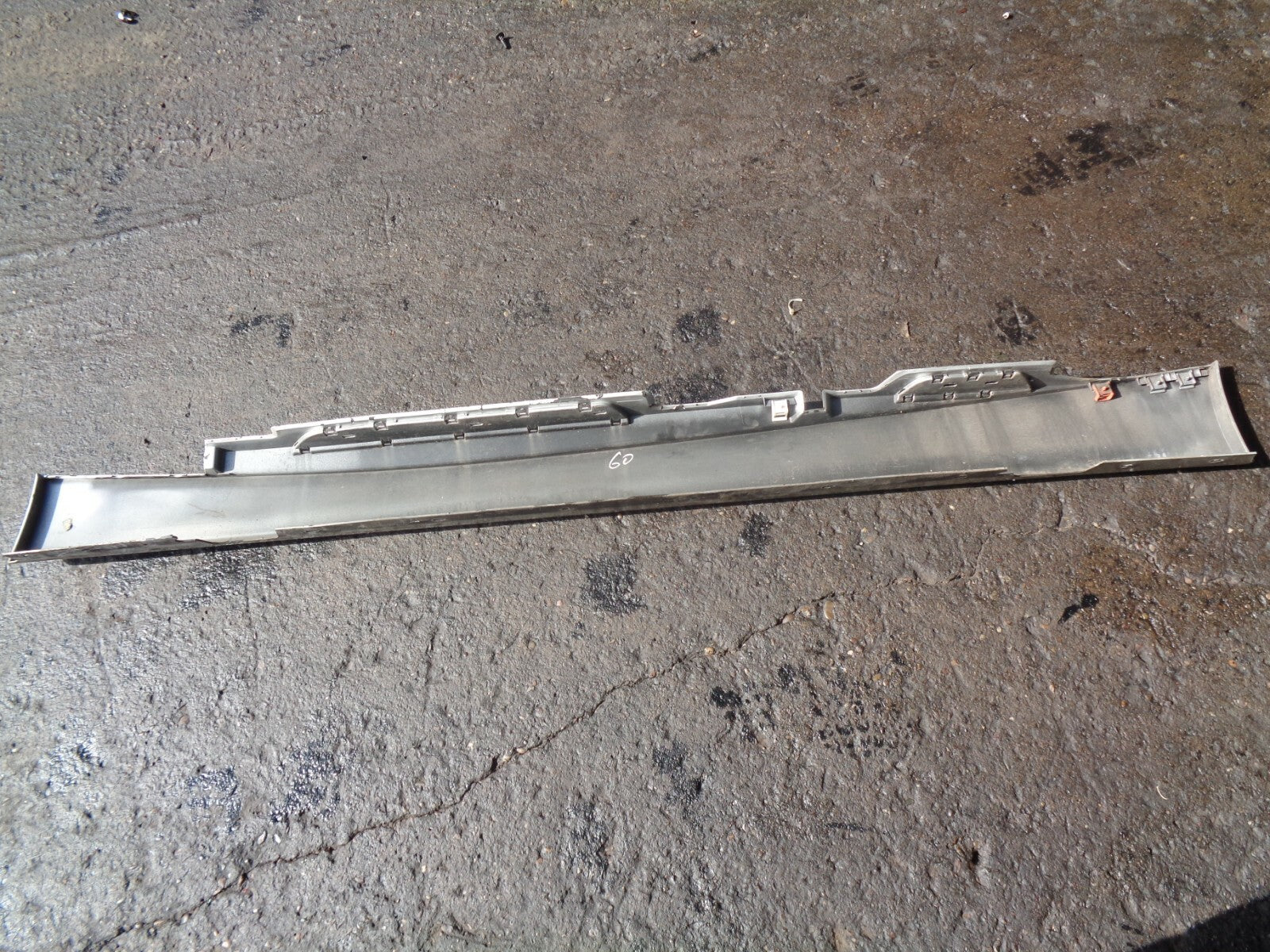BMW 1 SERIES E 87 2005 OS DRIVER SIDE SIDE STRIP GREY