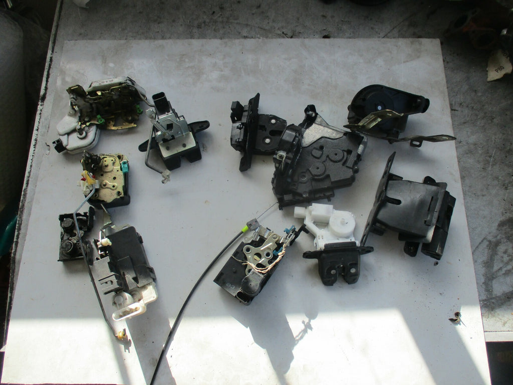 UNKNOWN CAR DOOR & BOOTLID TAILGATE LOCK MECHS JOB LOT