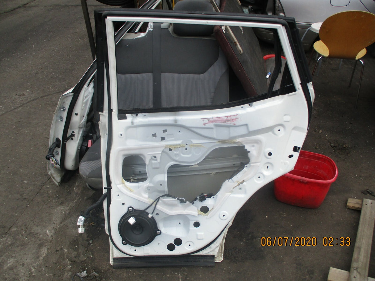 NISSAN QASHQAI 2018 J11 REAR RIGHT DOOR WHITE DAMAGED