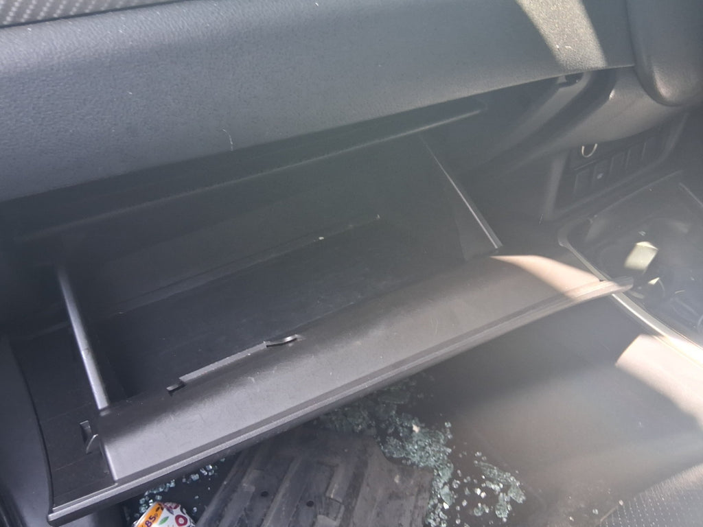2018 MITSUBISHI OUTLANDER MK3 PASSENGER SIDE STORAGE COMPARTMENT GLOVEBOX