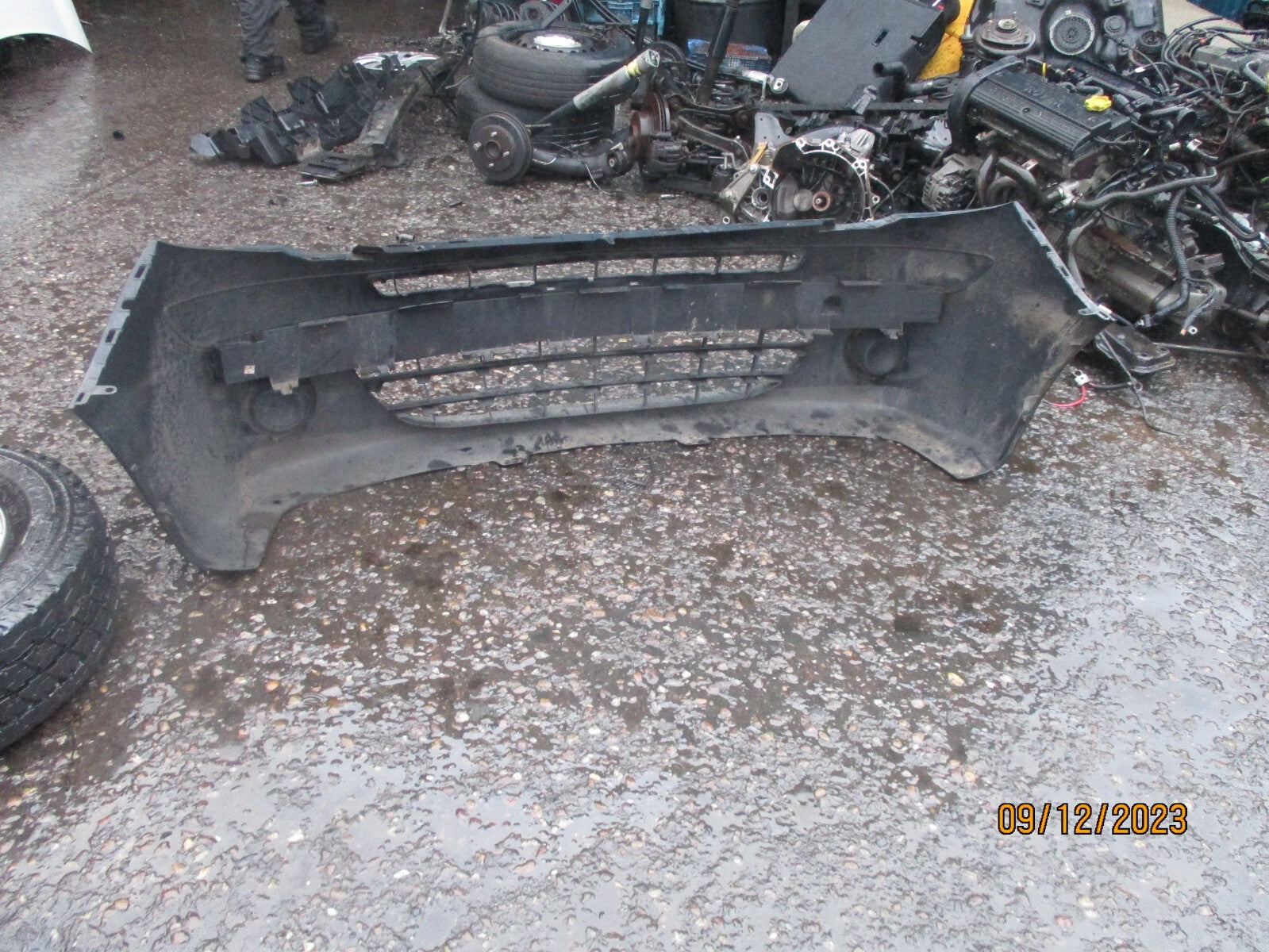 2010 RENAULT KANGOO MK2 FRONT BUMPER COMPLETE BLACK PLASTIC WITH GRILL