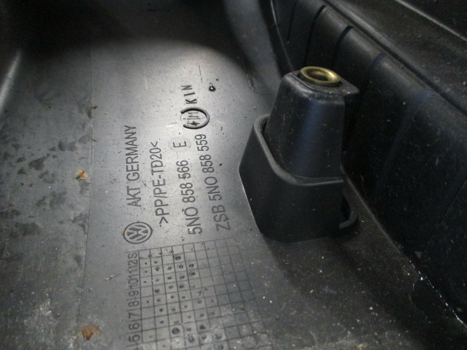 VW VOLKSWAGEN GOLF MK6 2012 STEERING COLUMN COWLING TRIM 5N0858566E