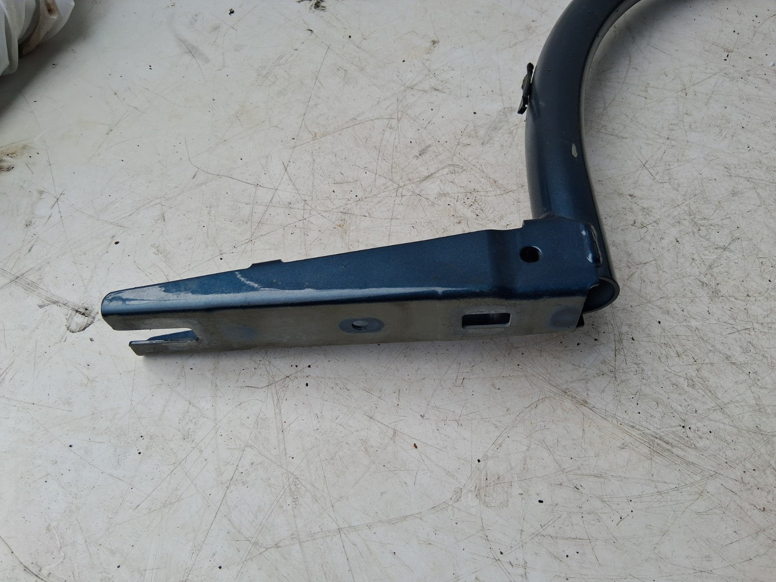 2021 MERCEDES A CLASS V177 SALOON NSR PASSENGER SIDE REAR LEFT BOOTLID HINGE