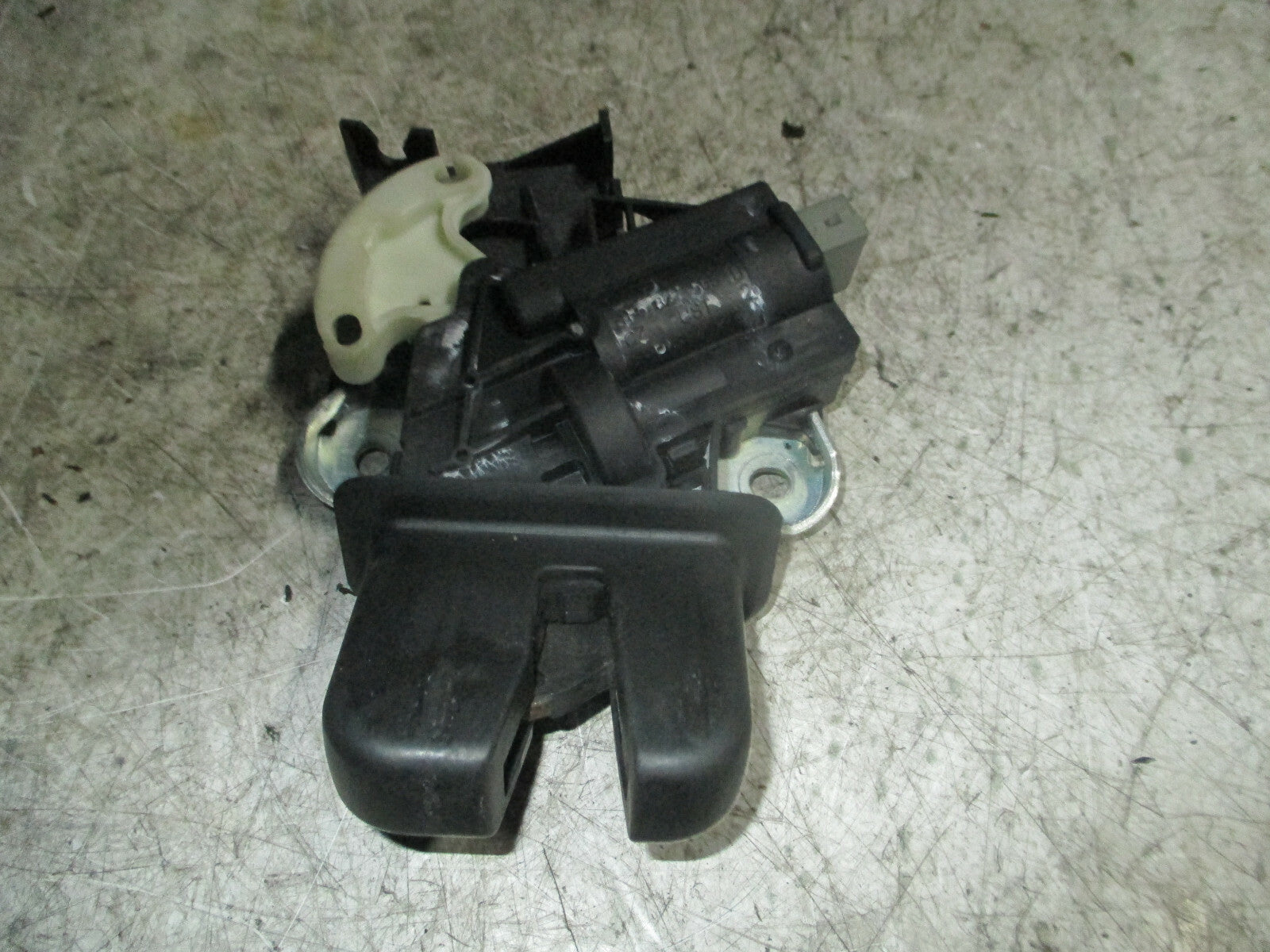 VW VOLKSWAGEN PASSAT 2007 SALOON REAR BOOTLID TAILGATE LOCK MECHANISM