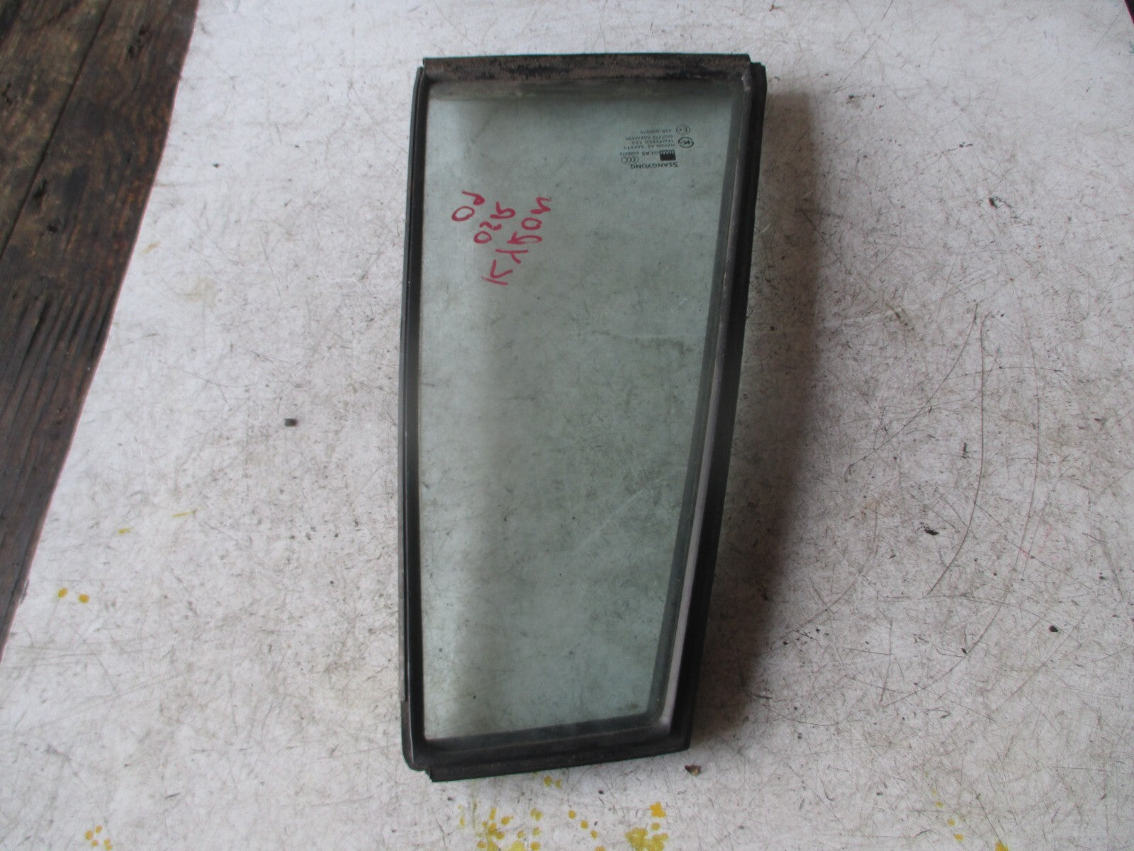 SSANGYONG KYRON 2009 5 DOOR OSR DRIVER SIDE REAR QUARTER GLASS