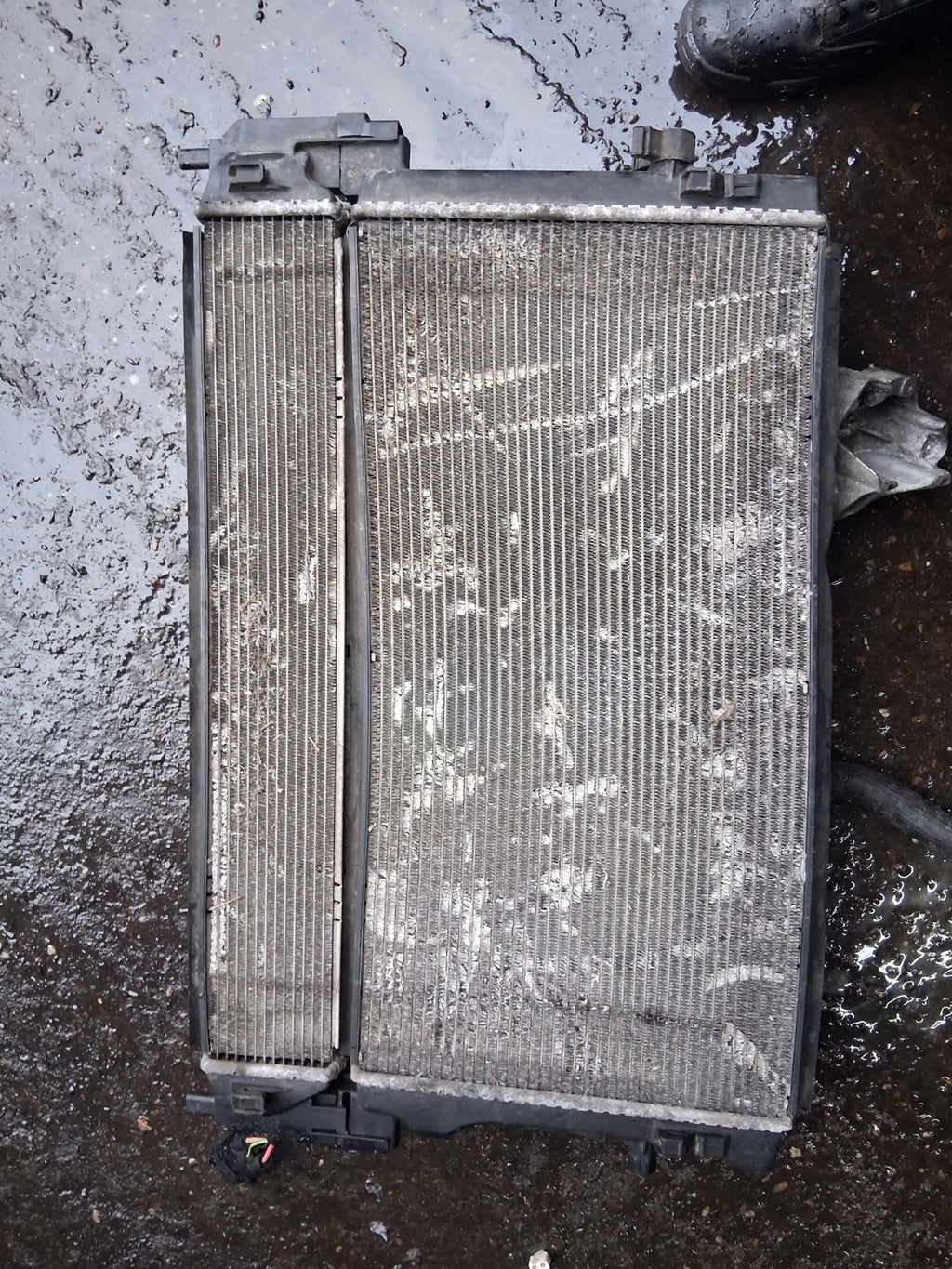 2009 MERCEDES BENZ C CLASS W204 RADIATOR PACK A0995002703