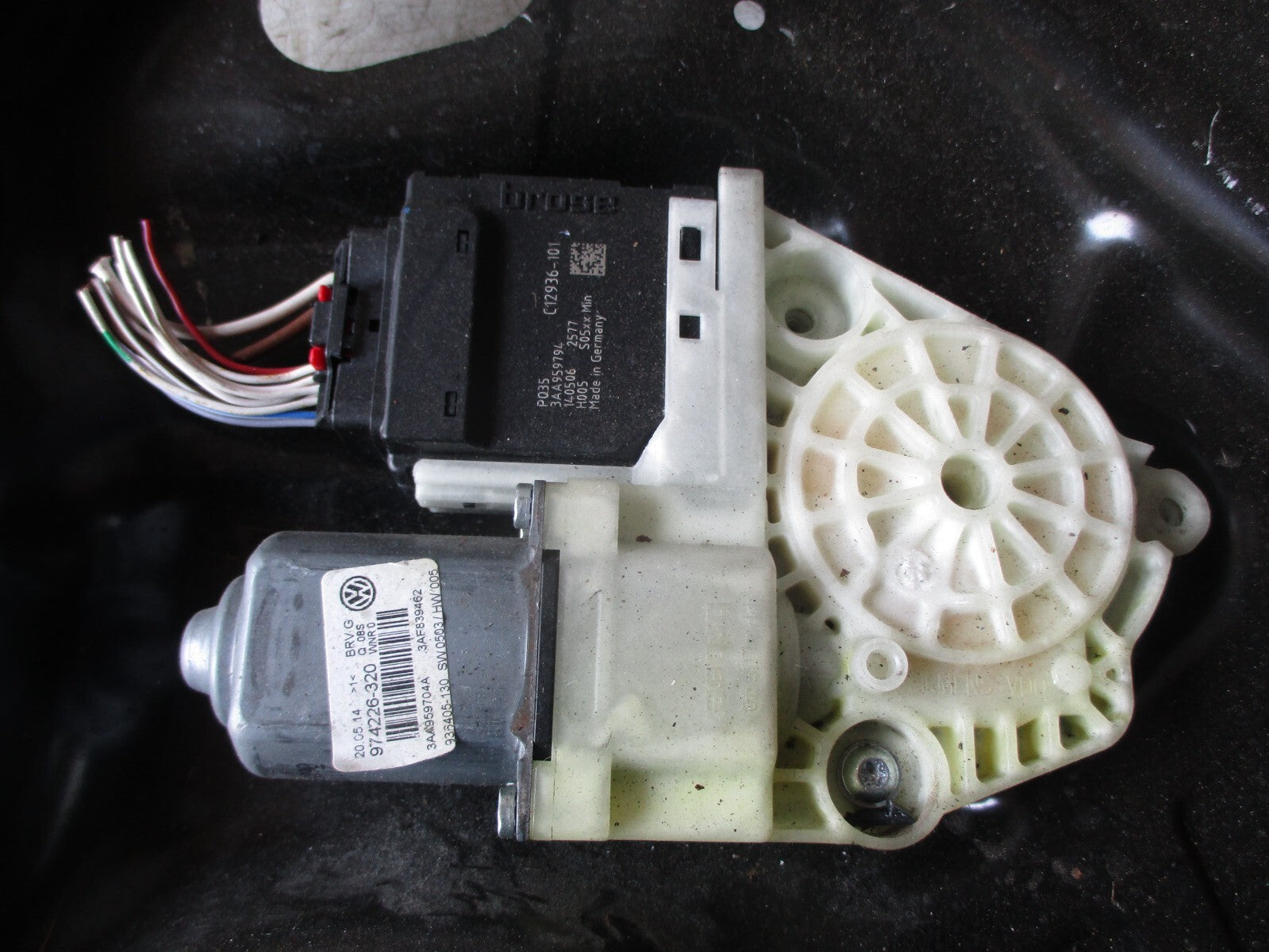 VW VOLKSWAGEN PASSAT B7 2014 ESTATE OSR DRIVER REAR WINDOW MOTOR REGULATOR