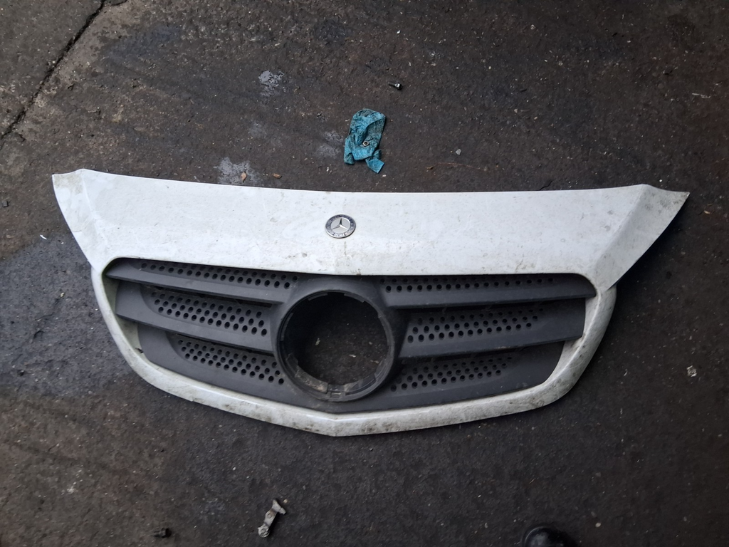2015 MERCEDES CITAN FRONT BUMPER GRILL GRILLE WHITE 1202901X