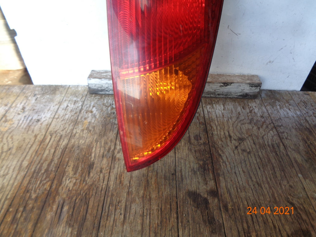 FORD FOCUS MK1 2000 OSR DRIVER SIDE REAR BRAKE TAIL LIGHT CLUSTER